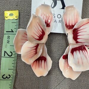 Trendy Boutique Red and Cream Floral Earrings